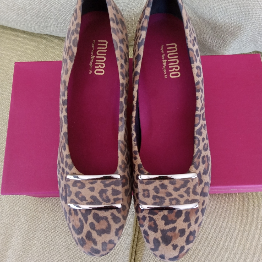 Munro ladies leopard print pumps 10M